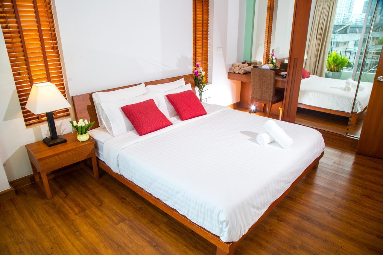 Patio Luxury Suites Bangkok Exterior foto