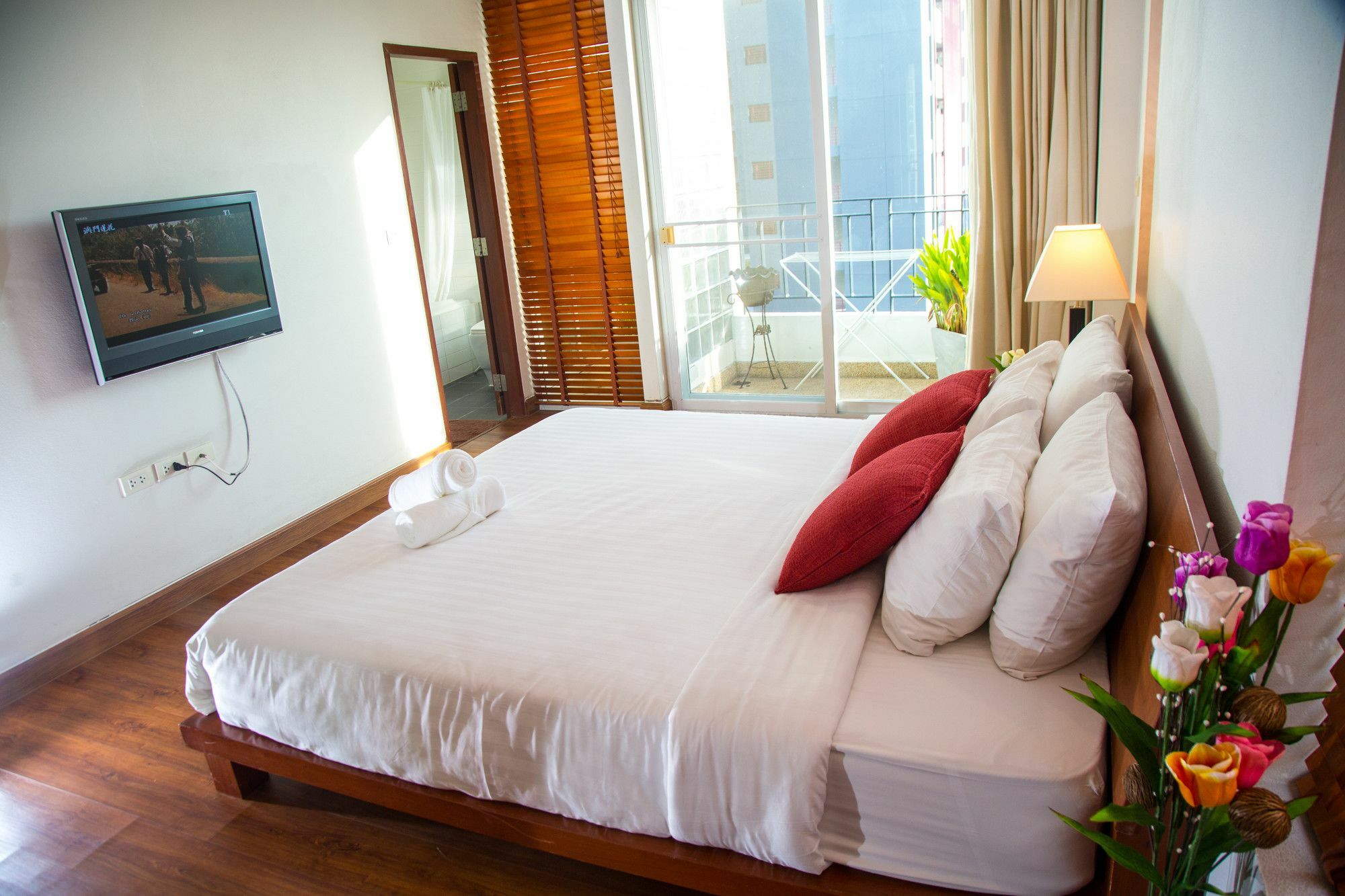 Patio Luxury Suites Bangkok Exterior foto